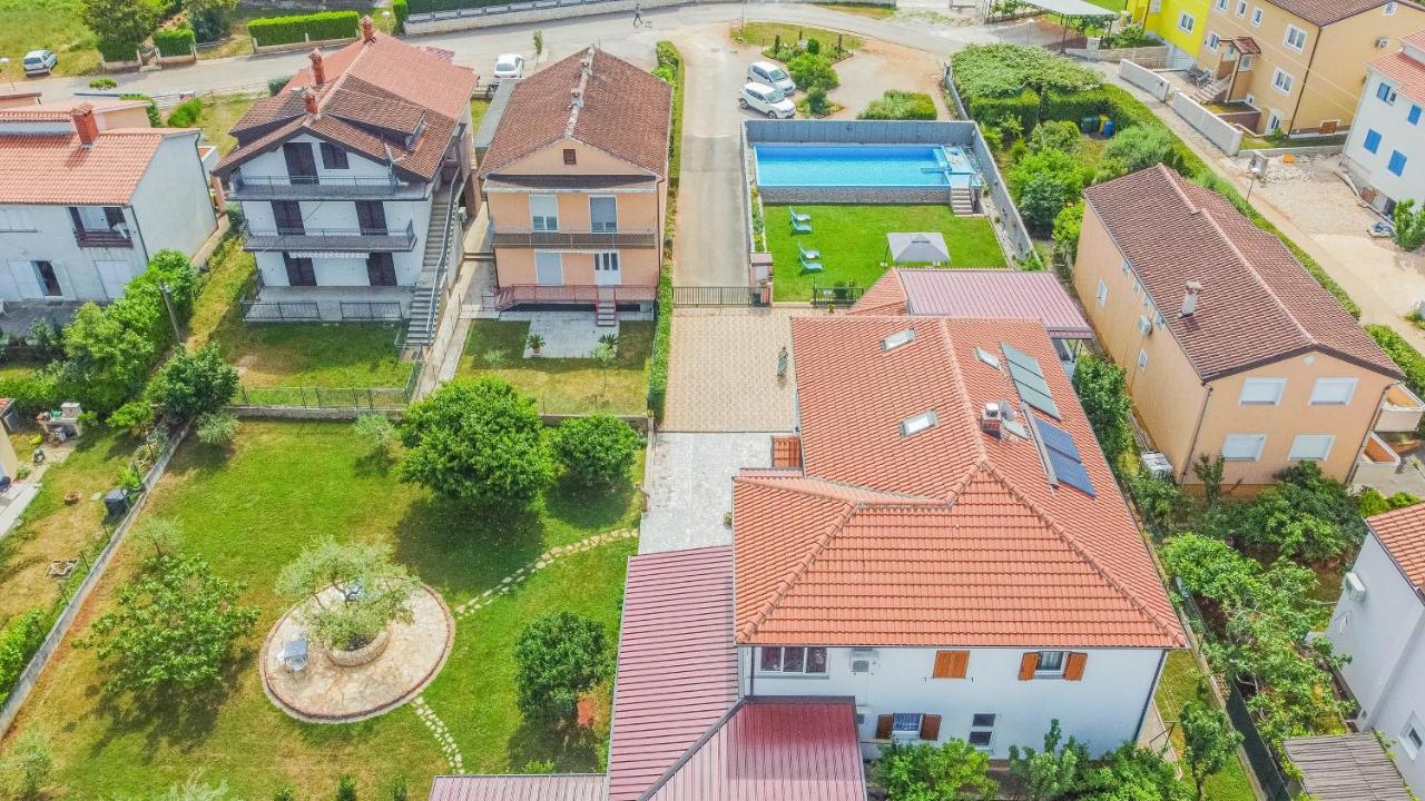 Pension Nina Umag Exteriör bild